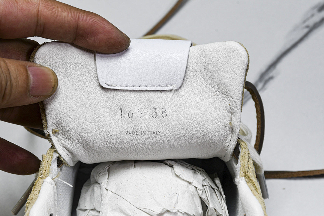New Balance xMi­uMi­u NB-001