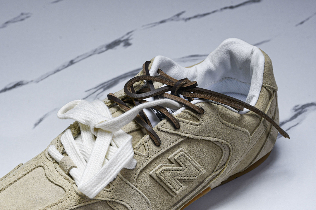 New Balance xMi­uMi­u NB-001