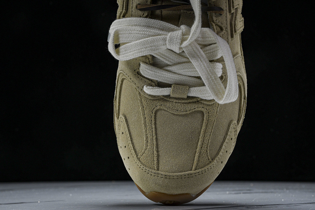 New Balance xMi­uMi­u NB-001