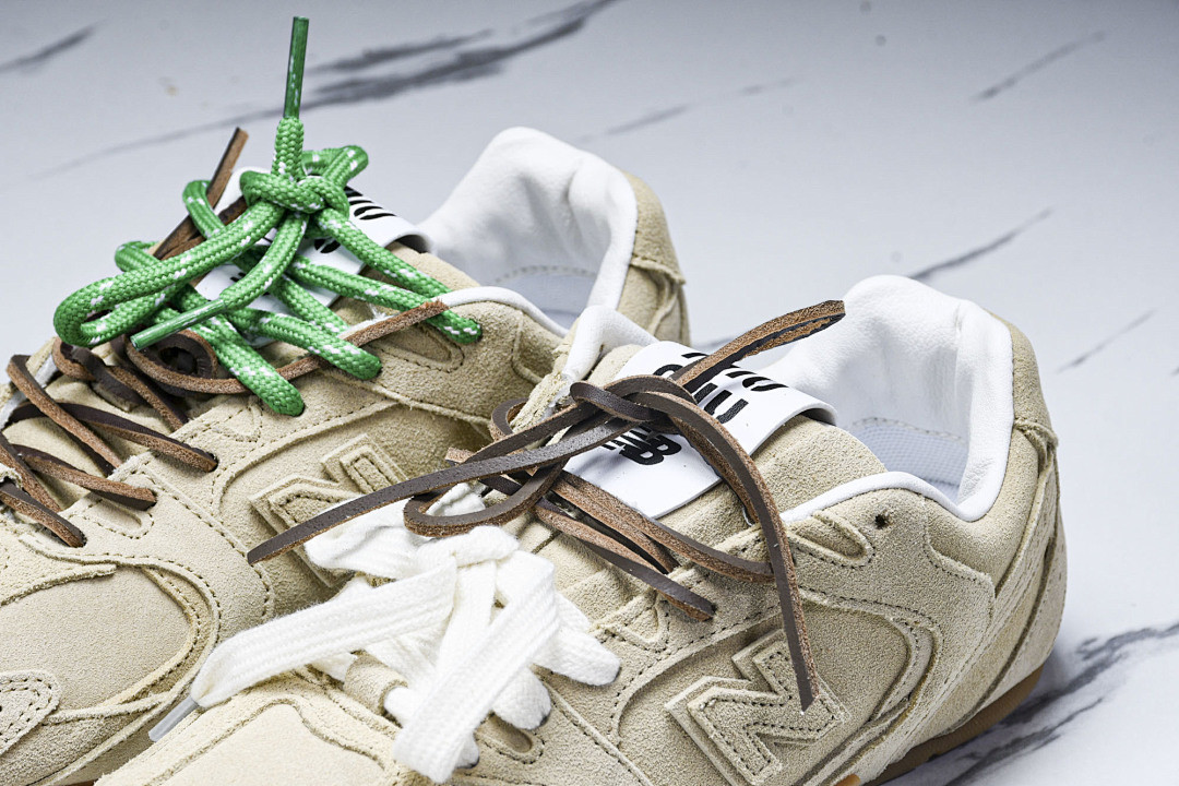 New Balance xMi­uMi­u NB-001