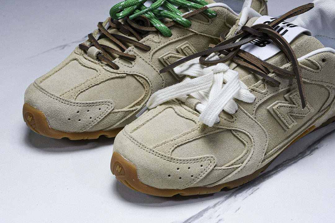 New Balance xMi­uMi­u NB-001