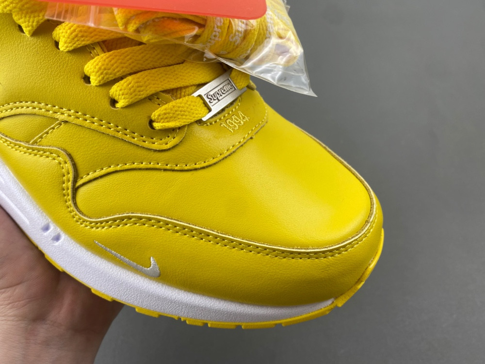 Supreme x Nike Air Max 1 
