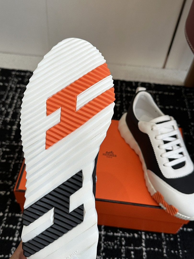 H**me5 SNEAKER