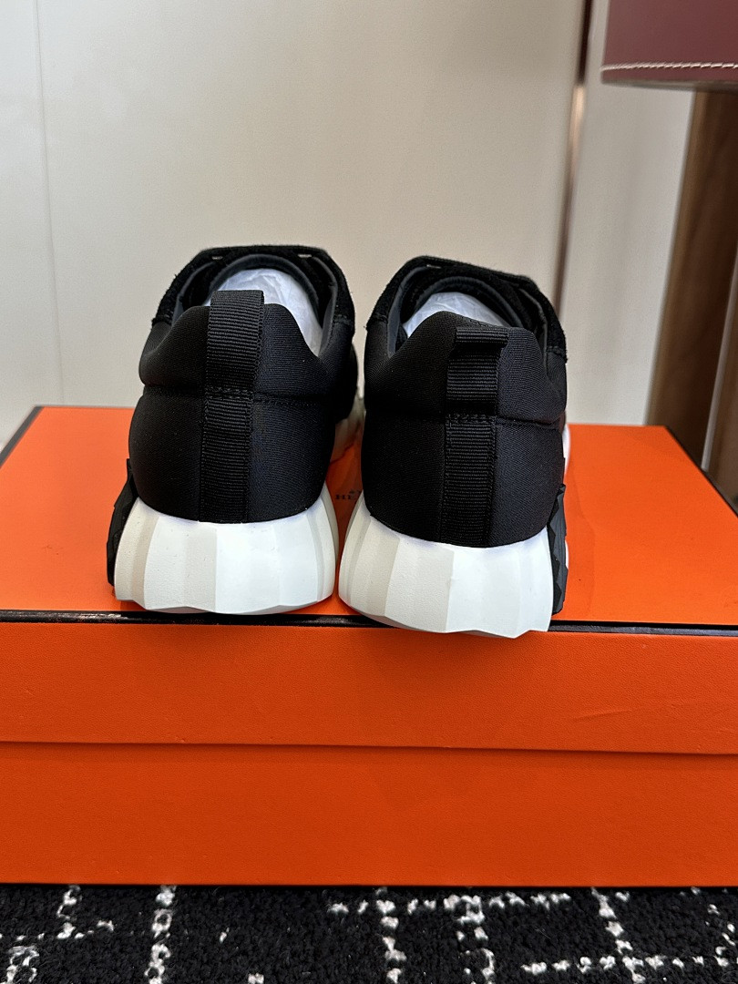 H**me5 SNEAKER