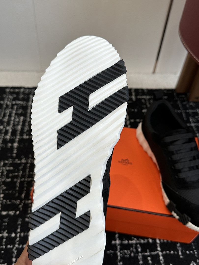 H**me5 SNEAKER