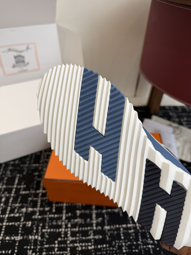 H**me5 SNEAKER