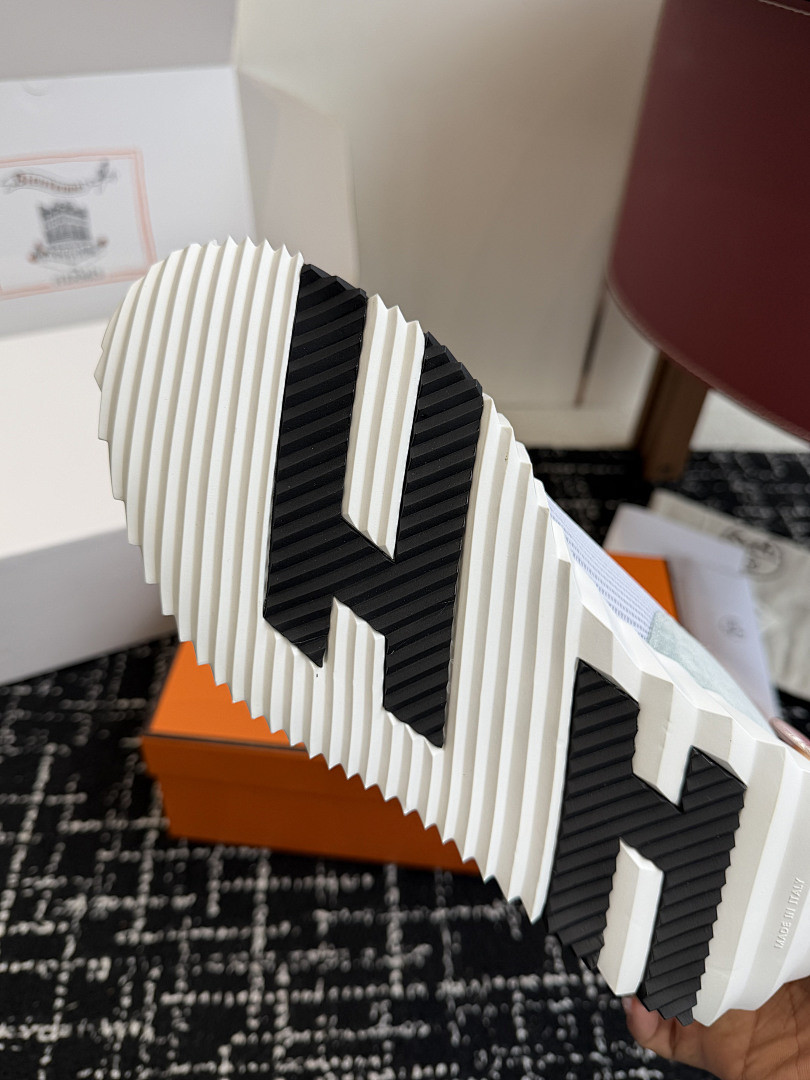 H**me5 SNEAKER
