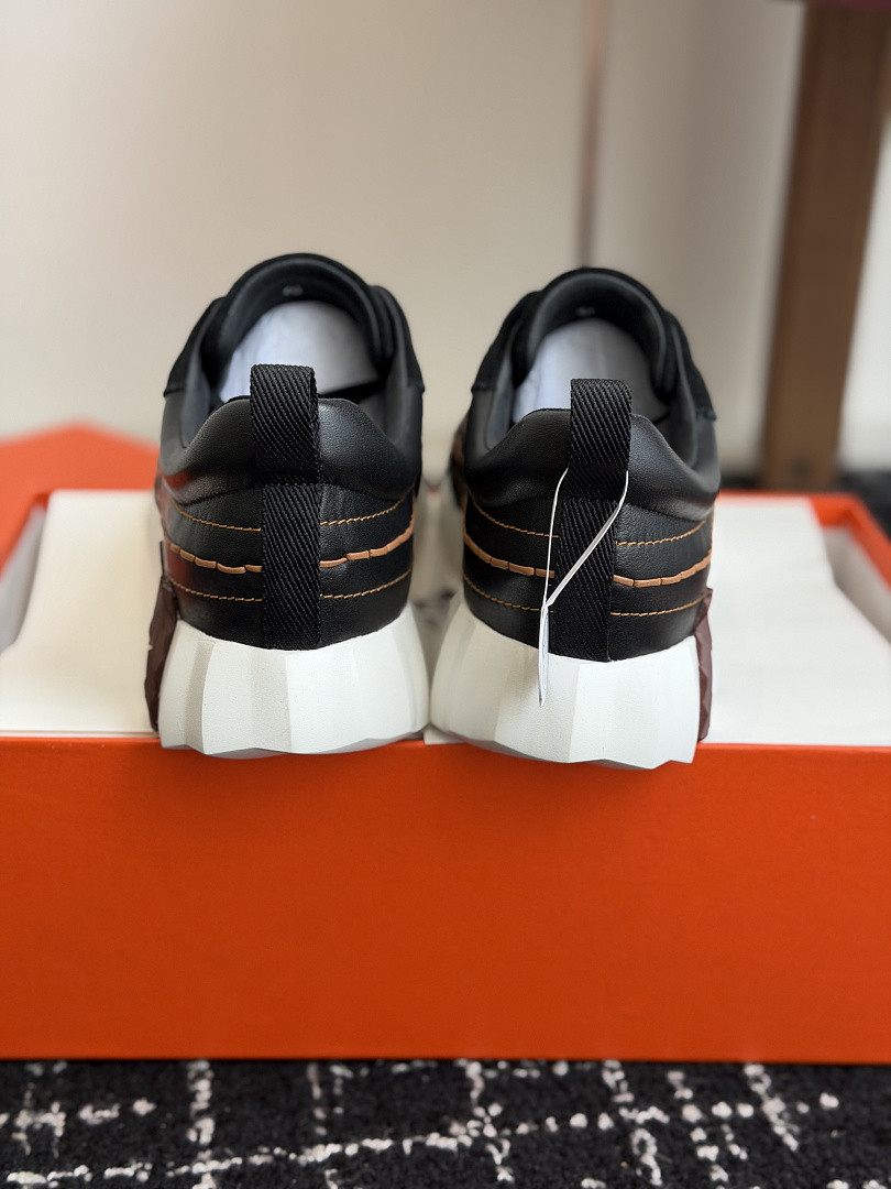 H**me5 SNEAKER