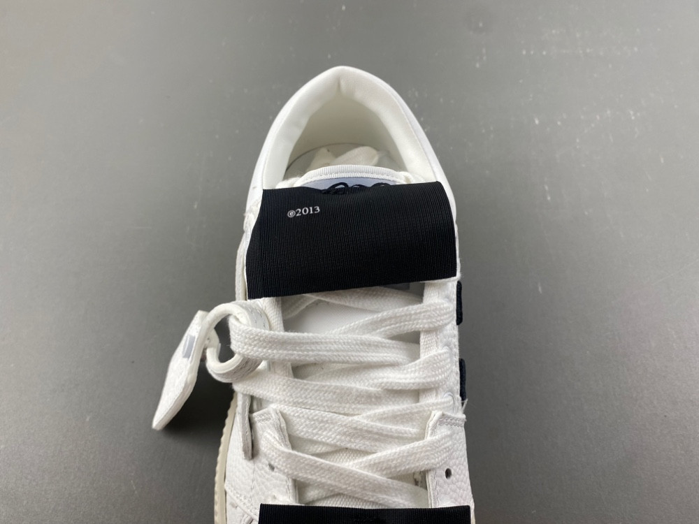 OFF-WHITE Virgil Abloh Vulc Low Top