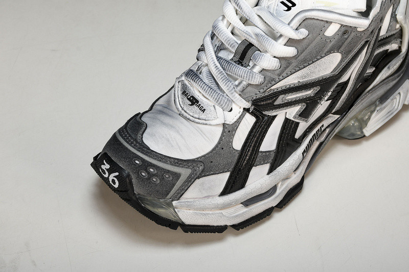 Balenciaga Runner W3RB5-9012