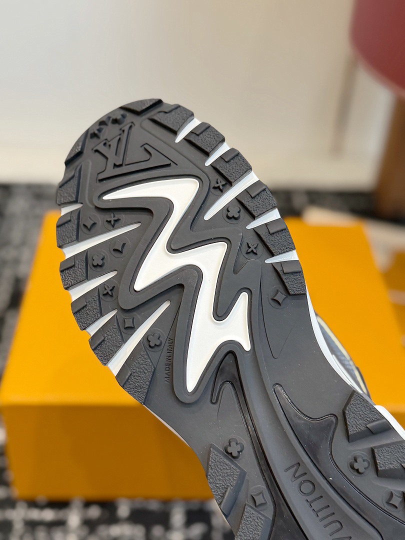 L*V Tatic Runner Sneaker
