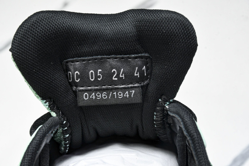 DR B44 Sneaker