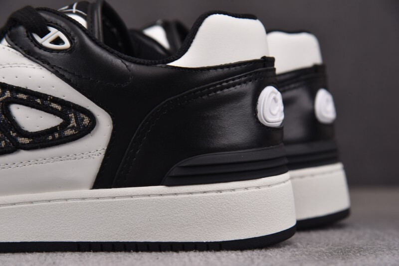 DR B57 Sneaker
