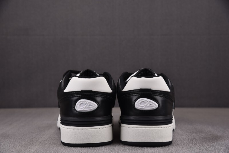 DR B57 Sneaker
