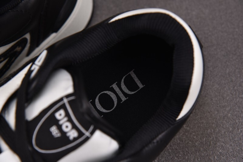 DR B57 Sneaker