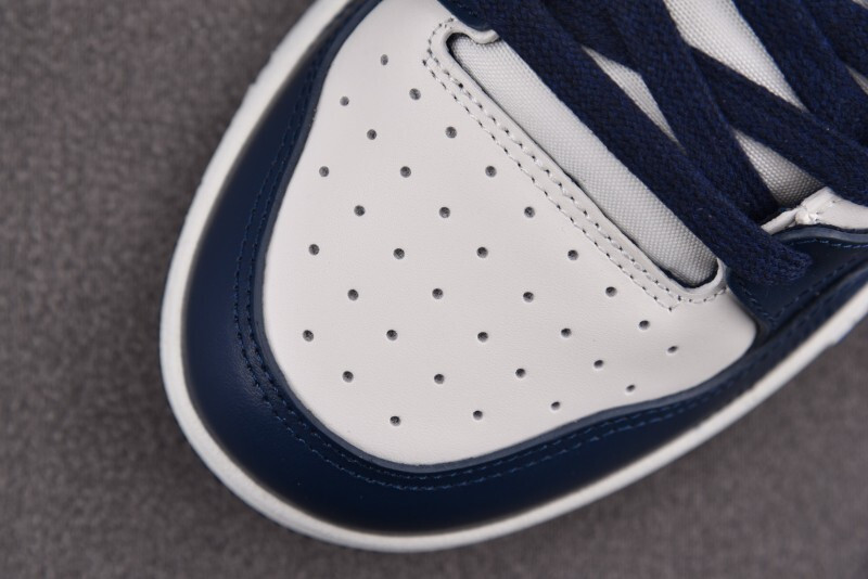 DR B57 Sneaker