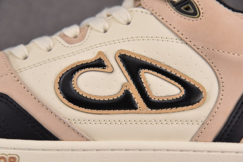 DR B57 Sneaker