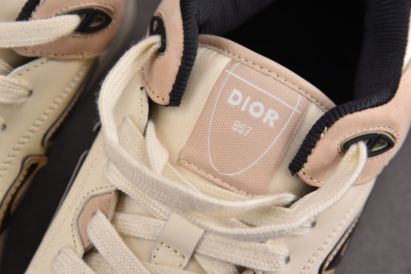 DR B57 Sneaker