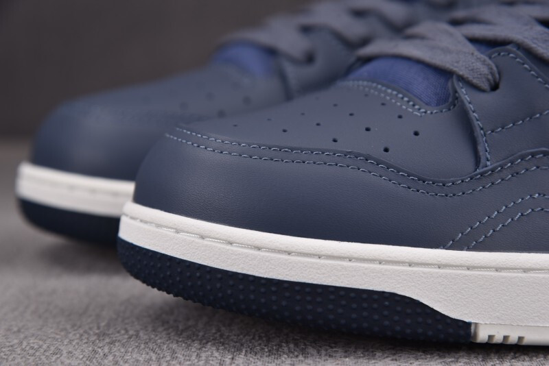 DR B57 Sneaker