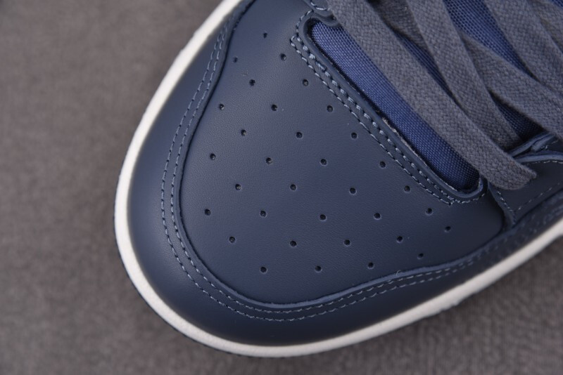 DR B57 Sneaker