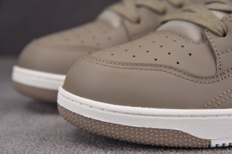 DR B57 Sneaker