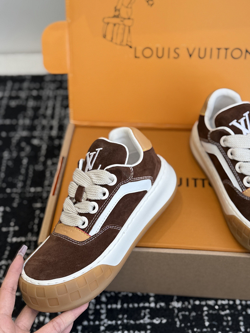 L*V TILTED Sneaker