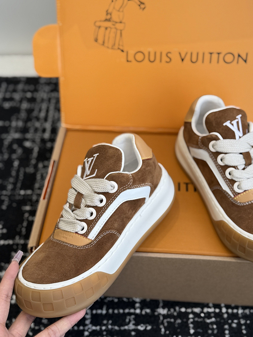 L*V TILTED Sneaker