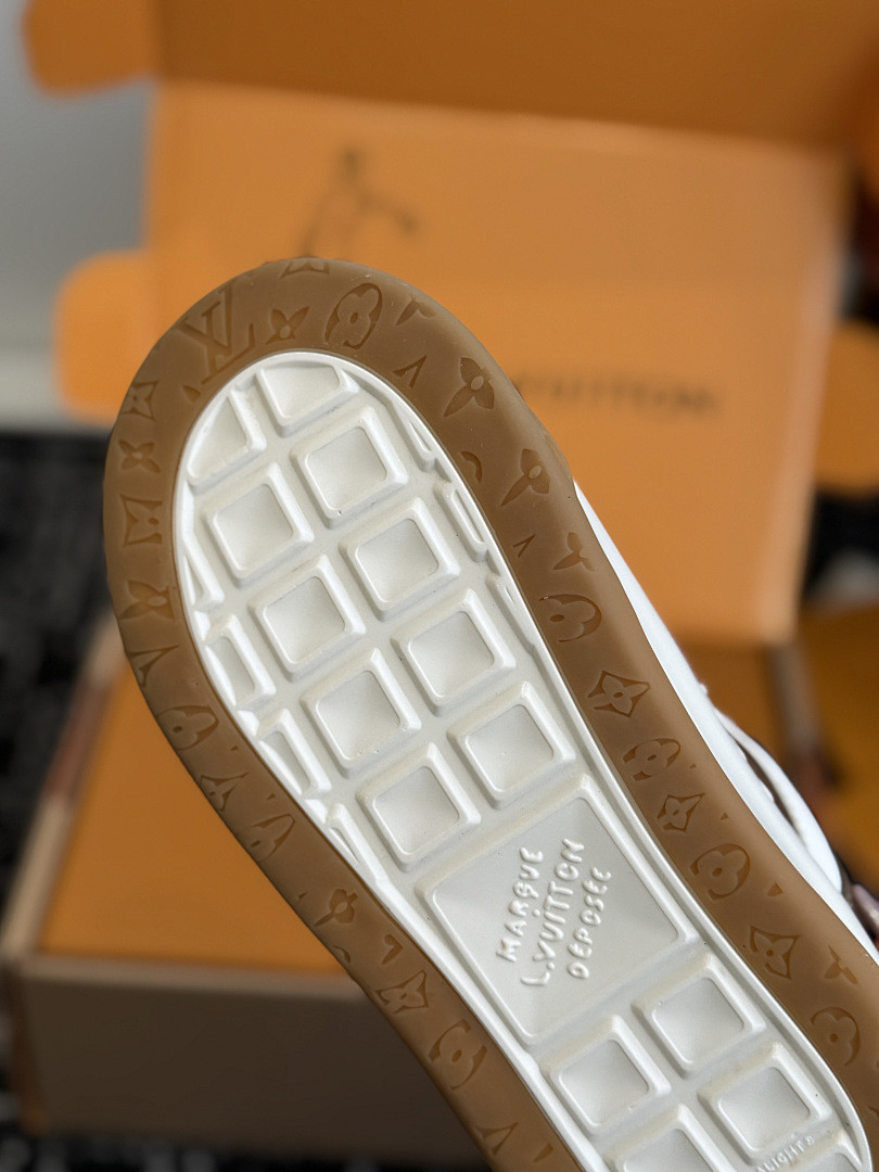 L*V TILTED Sneaker