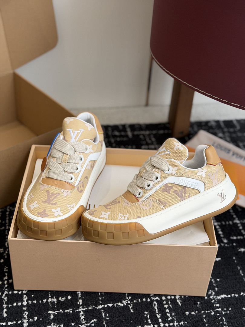 L*V TILTED Sneaker