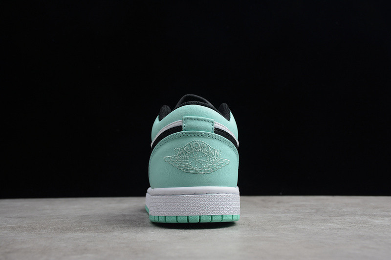 Air Jordan 1 Retro Low 