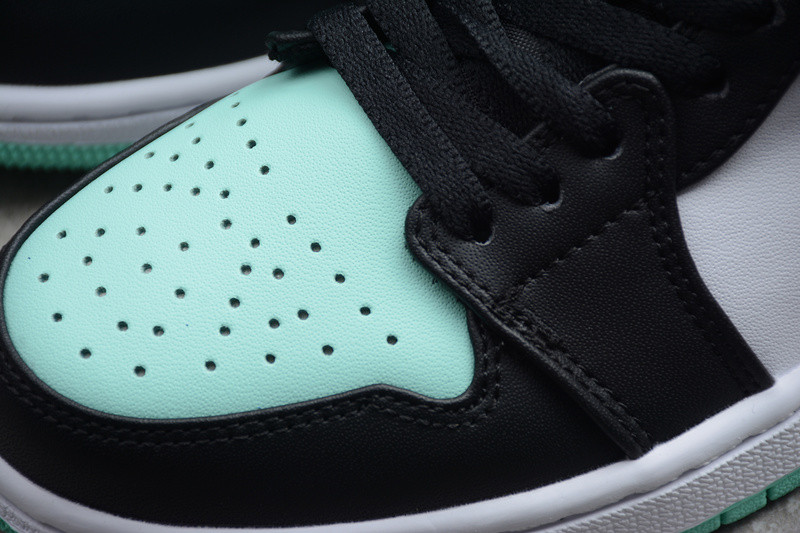 Air Jordan 1 Retro Low 