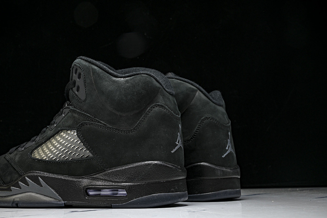 Air Jordan 5 Retro "Black Cat" FZ2239-001