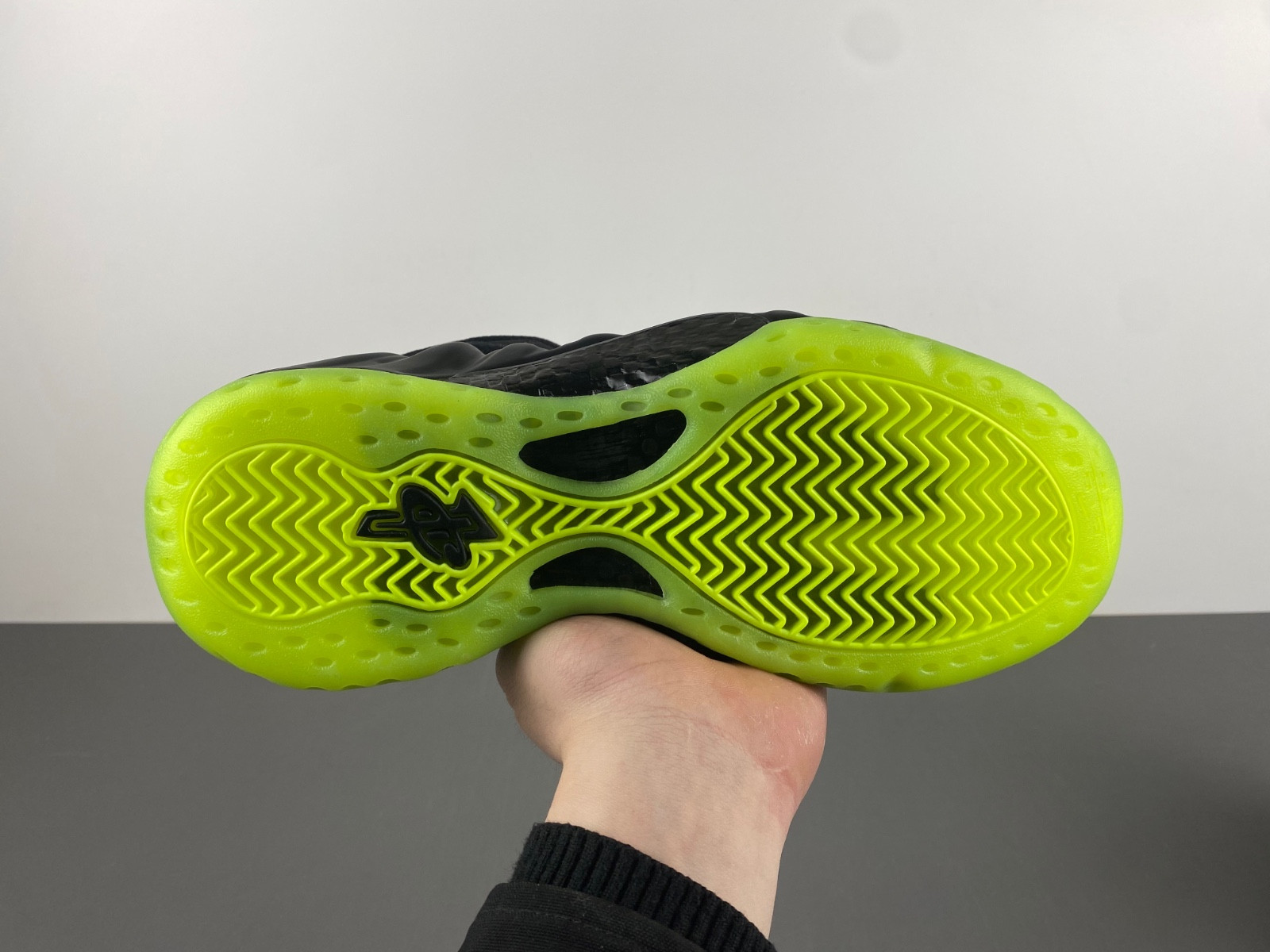 NK Air Foamposite One “Volt” HF2902-001