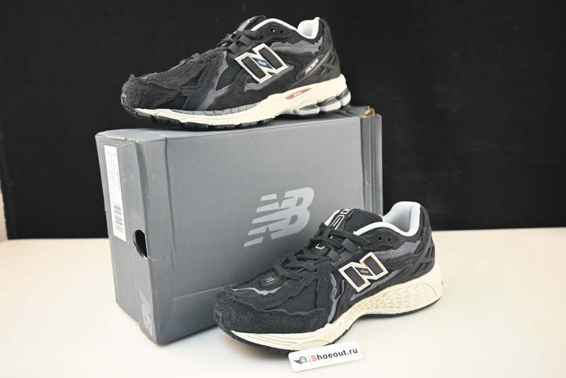 NEW Balan* Sneakers