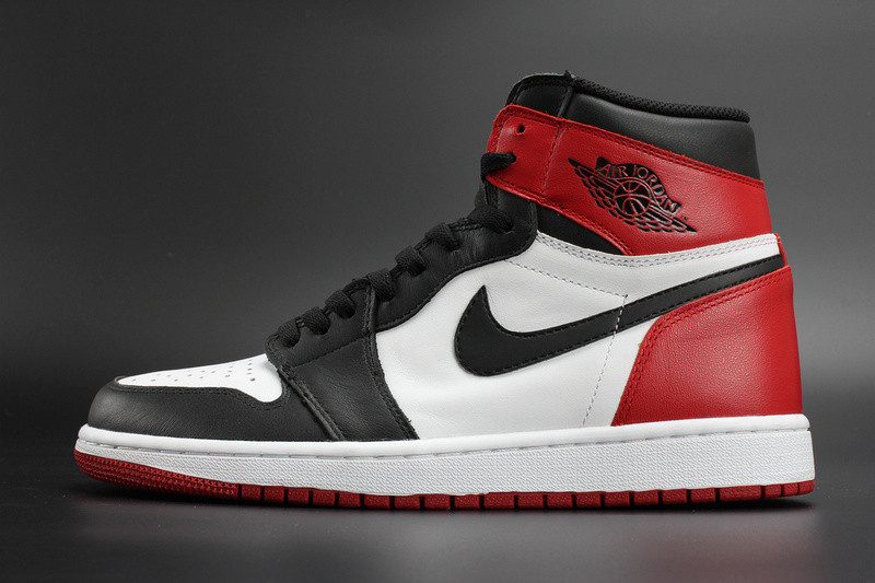 Air Jordan 1 Retro Black Toe 555088-125