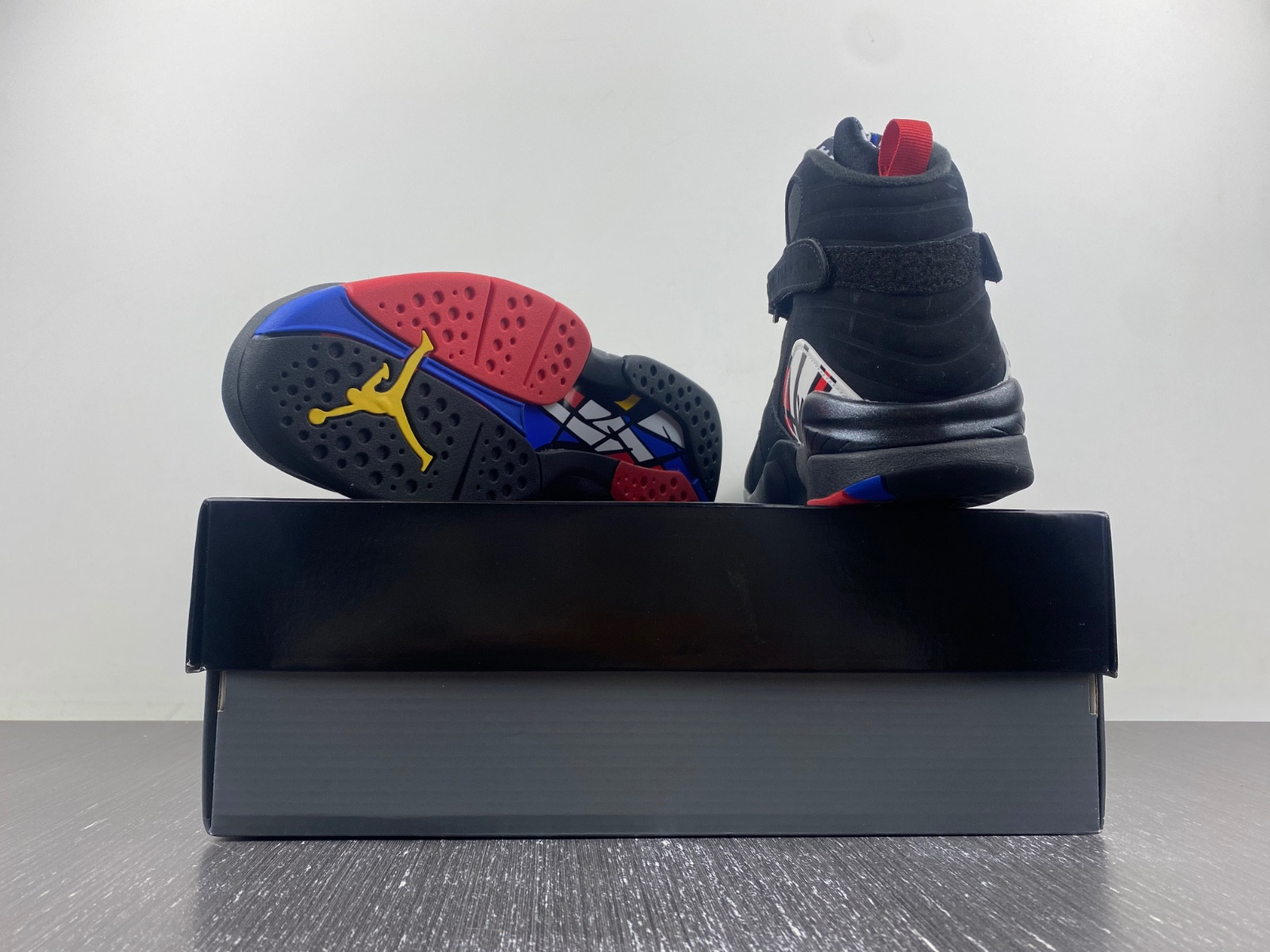 Air Jordan 8 “Playoffs” 305381-062