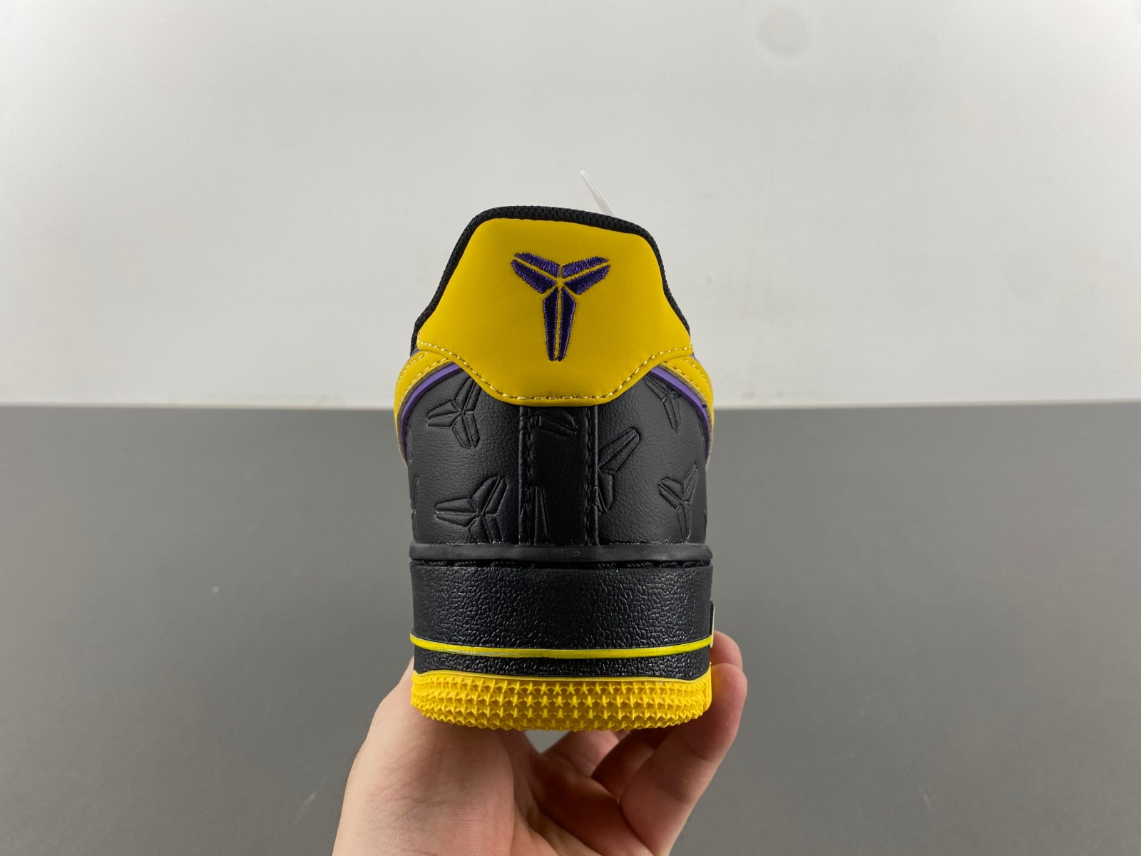 Kobe Bryant x Nike Air Force 1 Low HV5122-001