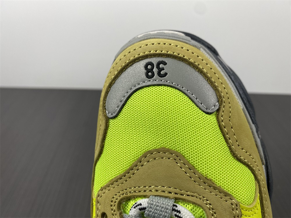 BLCG Triple S 524039-W09O3-1801