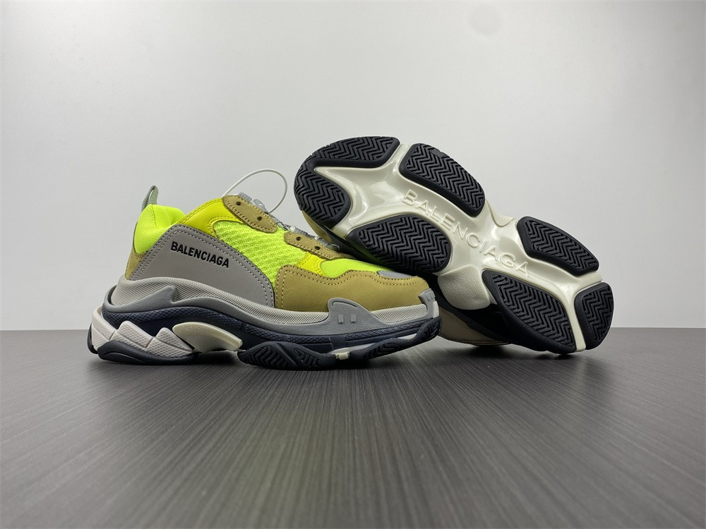 BLCG Triple S 524039-W09O3-1801