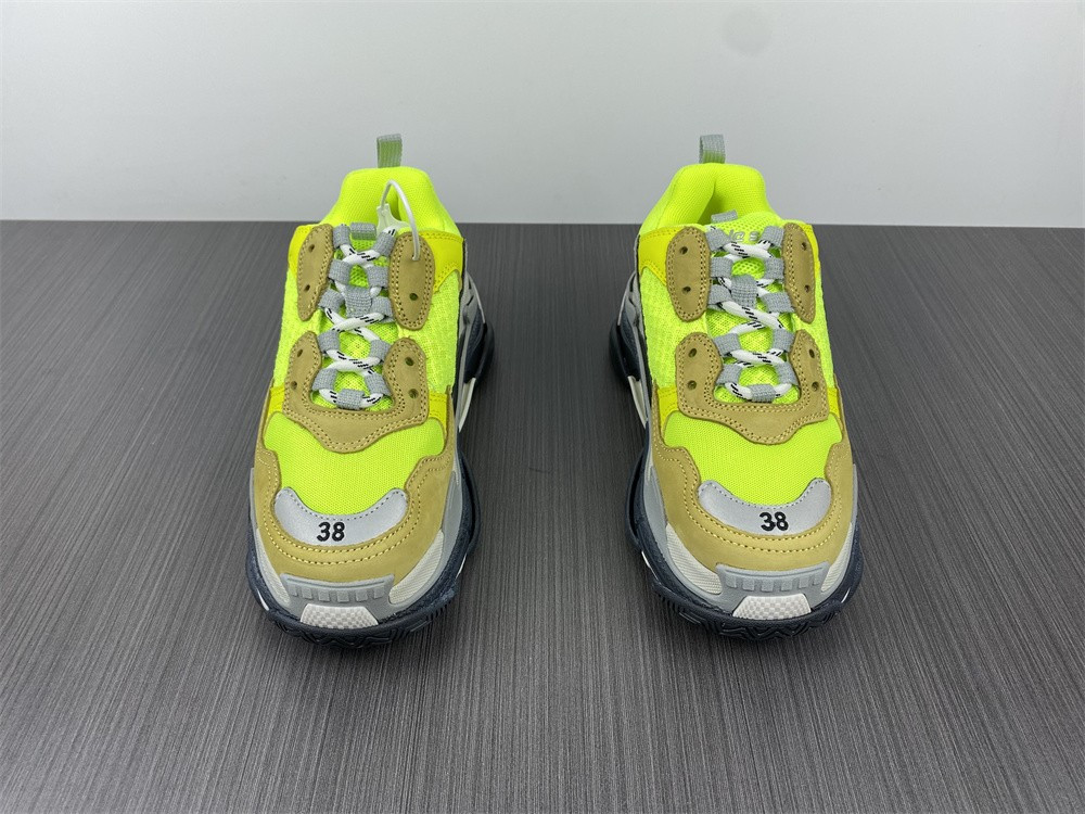 BLCG Triple S 524039-W09O3-1801