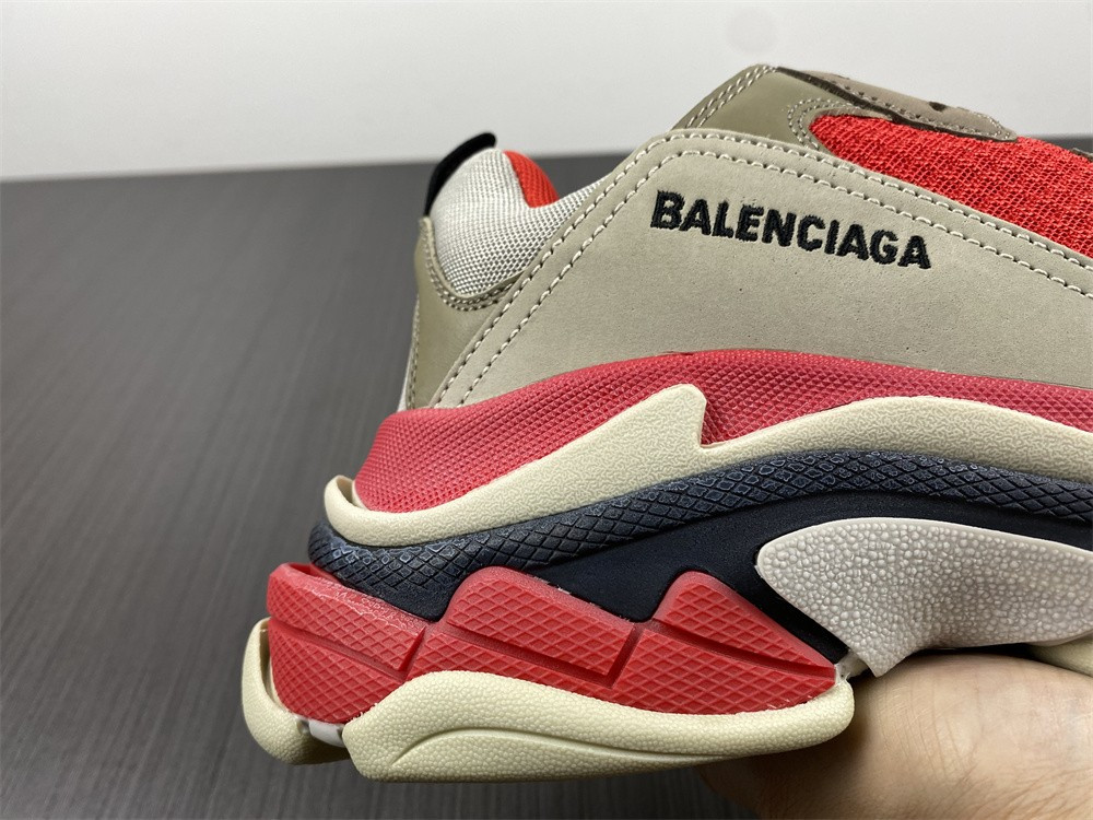 BLCG Triple S 524039-w06f1-9000