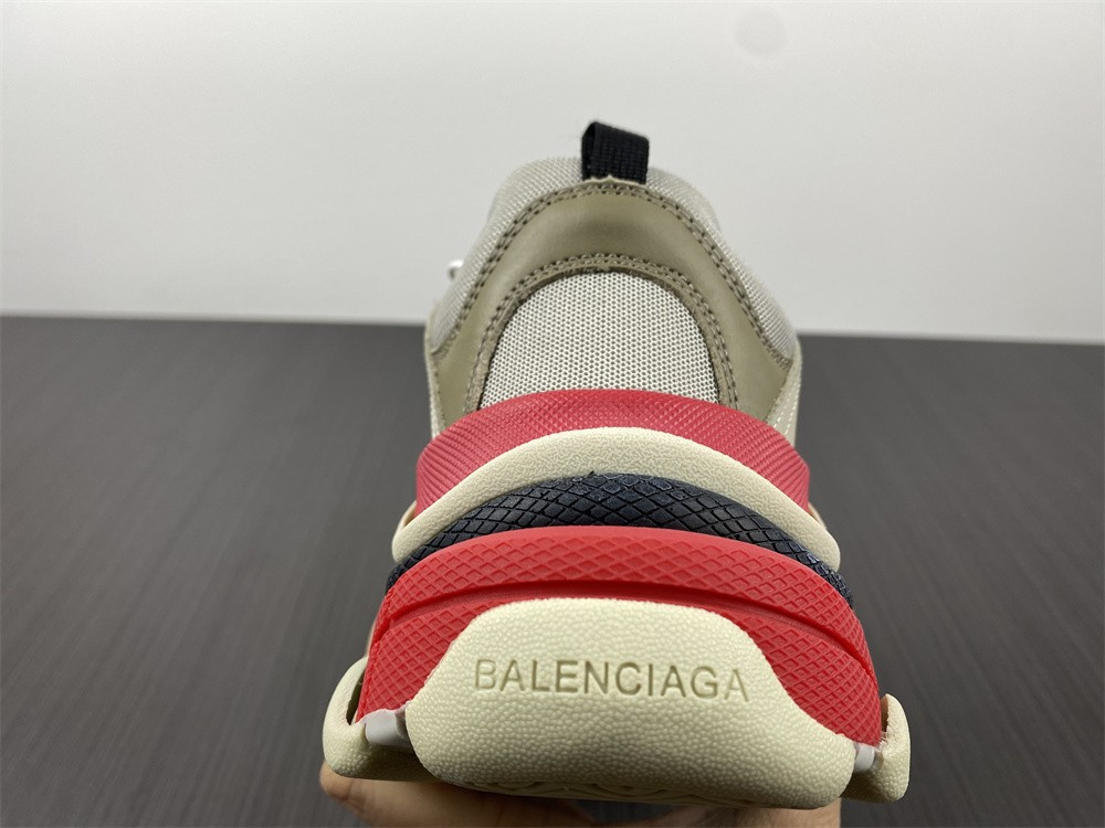 BLCG Triple S 524039-w06f1-9000