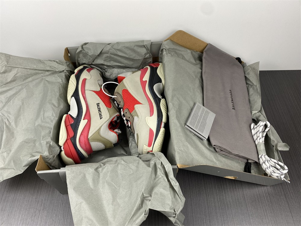 BLCG Triple S 524039-w06f1-9000