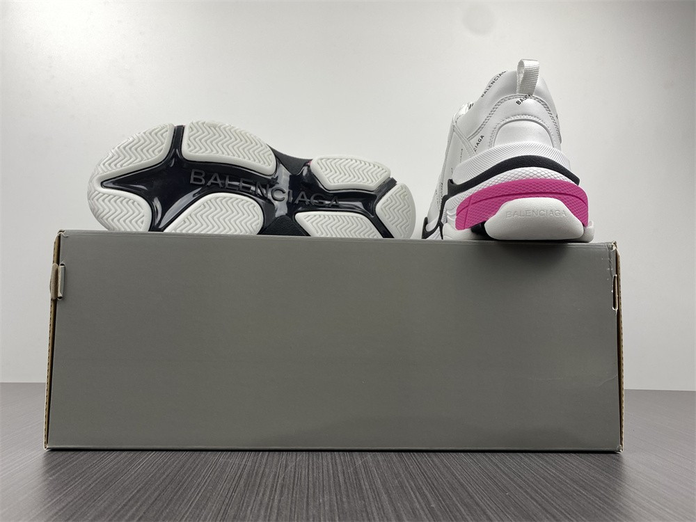 BLCG Triple S 524039-W2FA4-9155