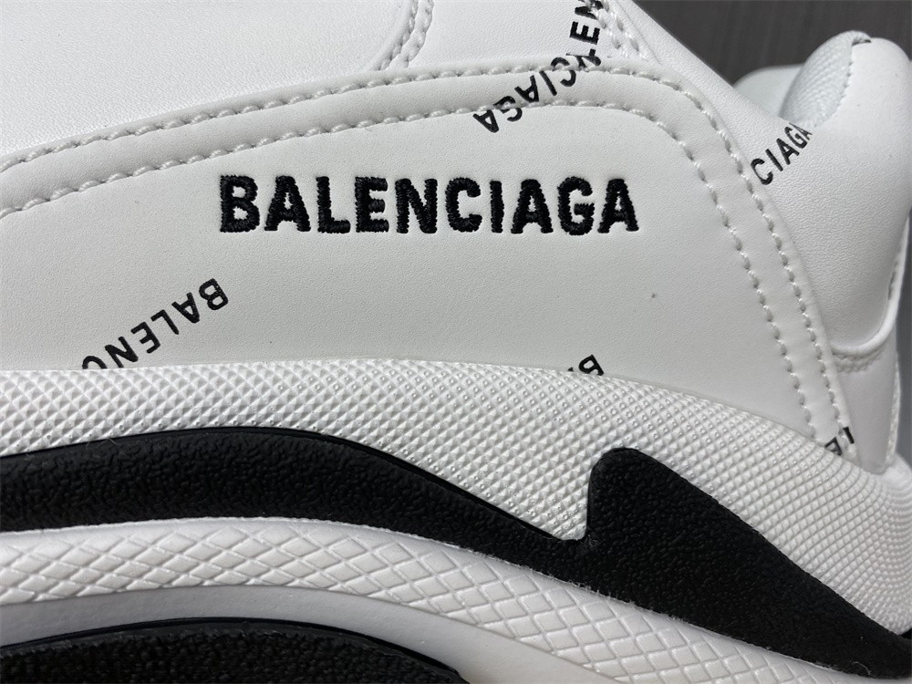BLCG Triple S 524039-W2FA4-9155