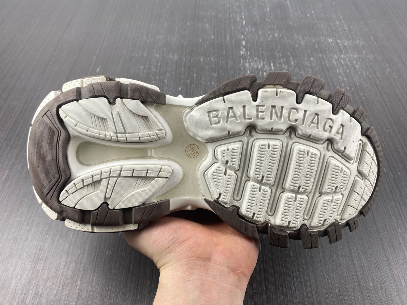 Ba*len*cia*ga track  542436 w3ac1 1897