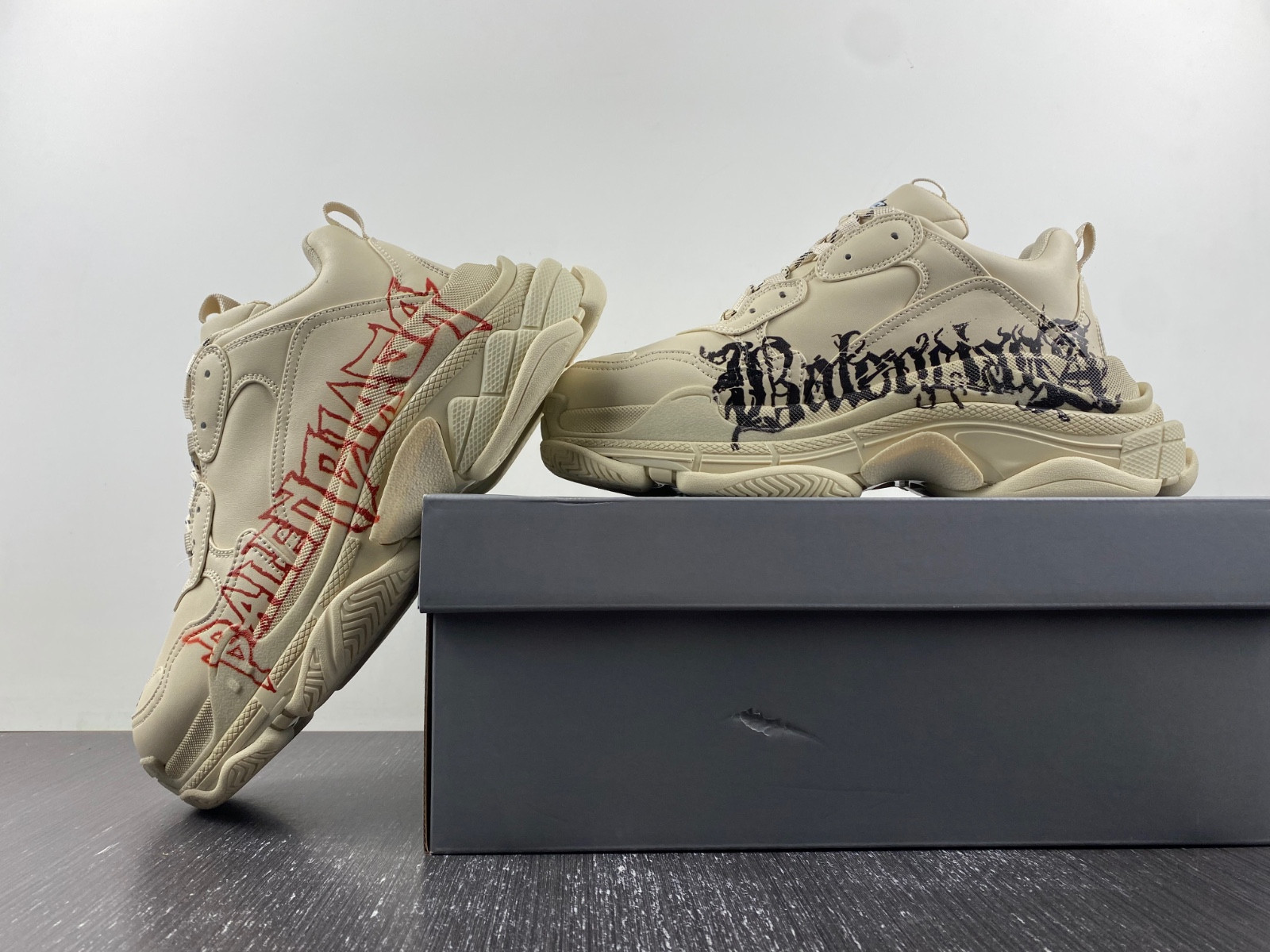 Ba*len*cia*ga triple s