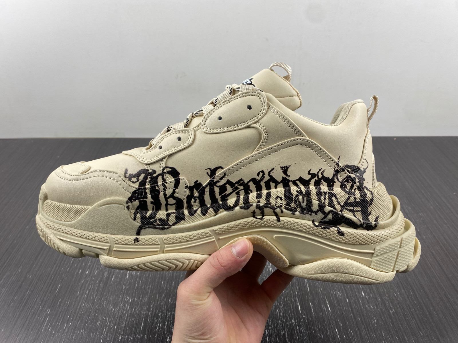 Ba*len*cia*ga triple s
