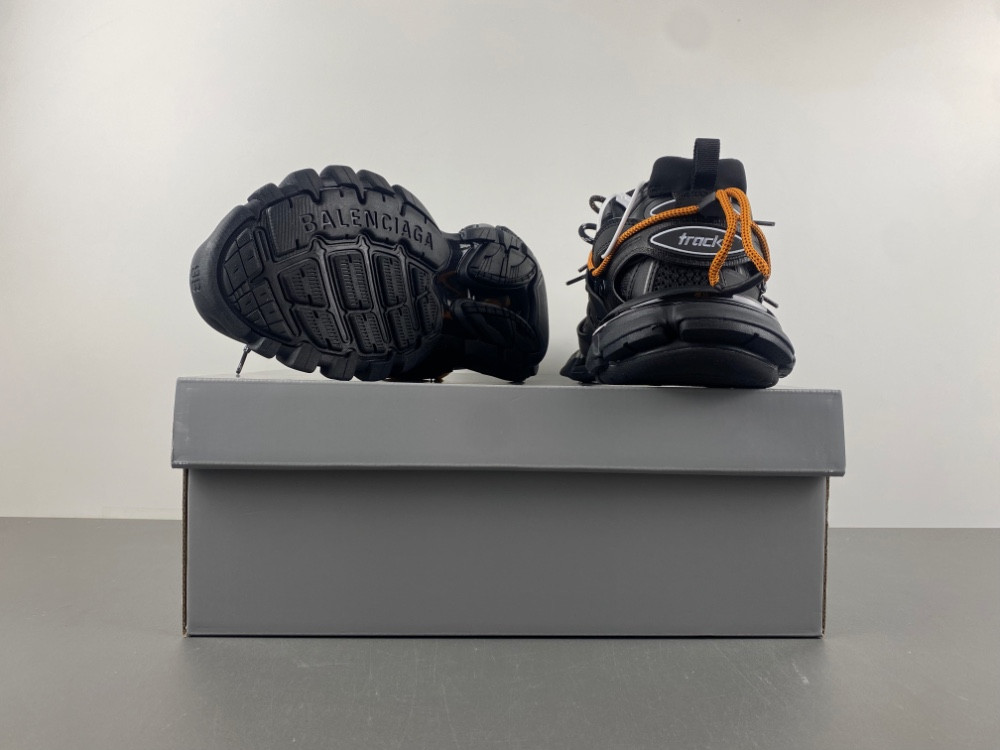Balenciaga track 800592 WTRHK 1000