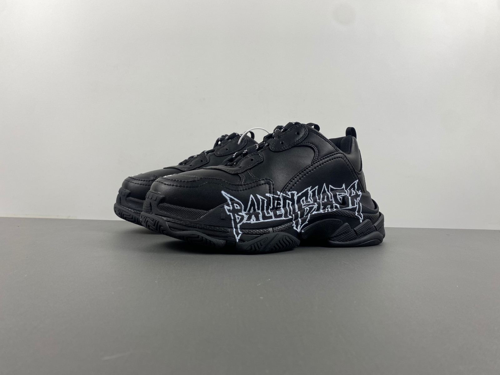 Ba*len*cia*ga triple s